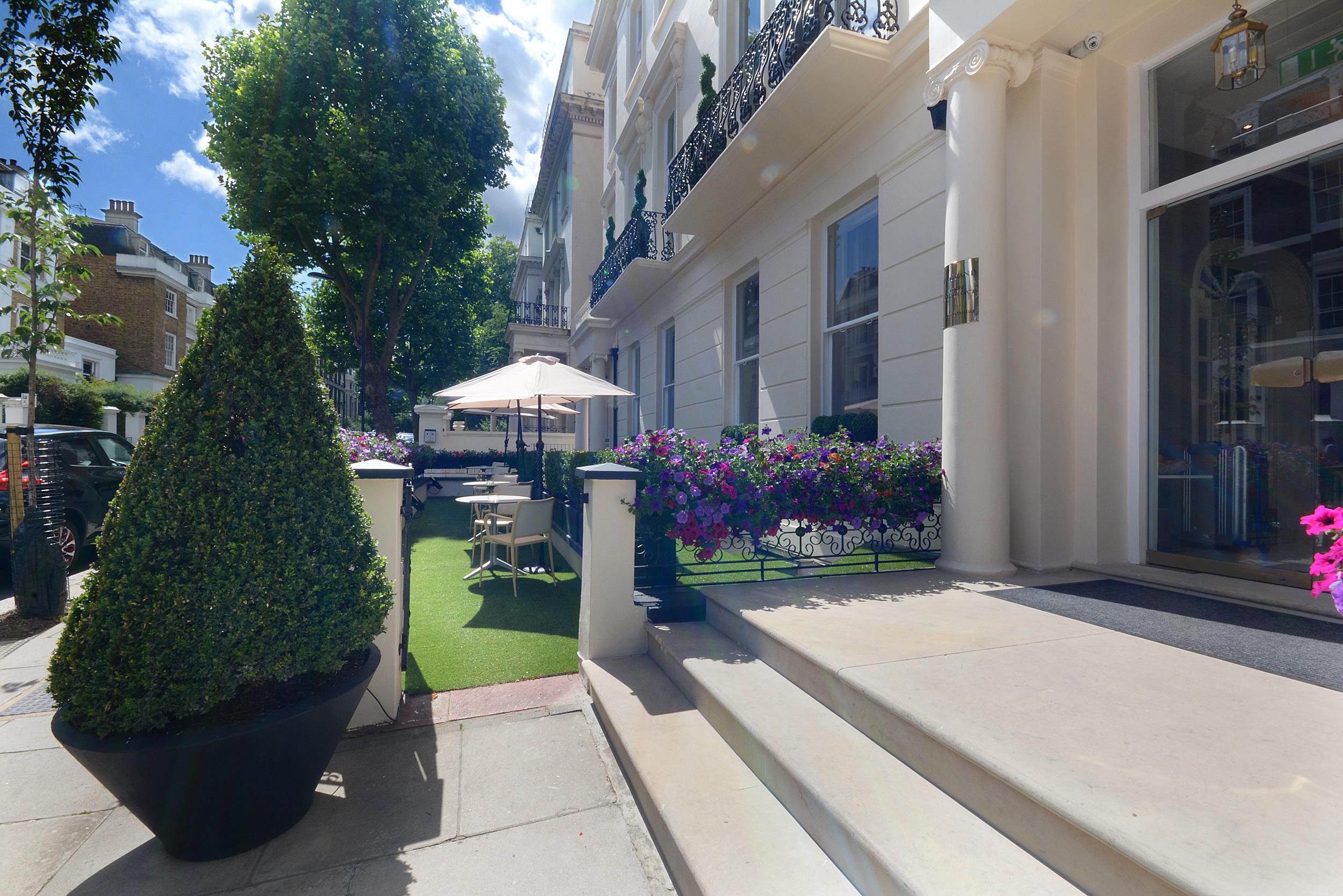 Park Grand London Lancaster Gate Ξενοδοχείο Εξωτερικό φωτογραφία The courtyard at 100 Eaton Square