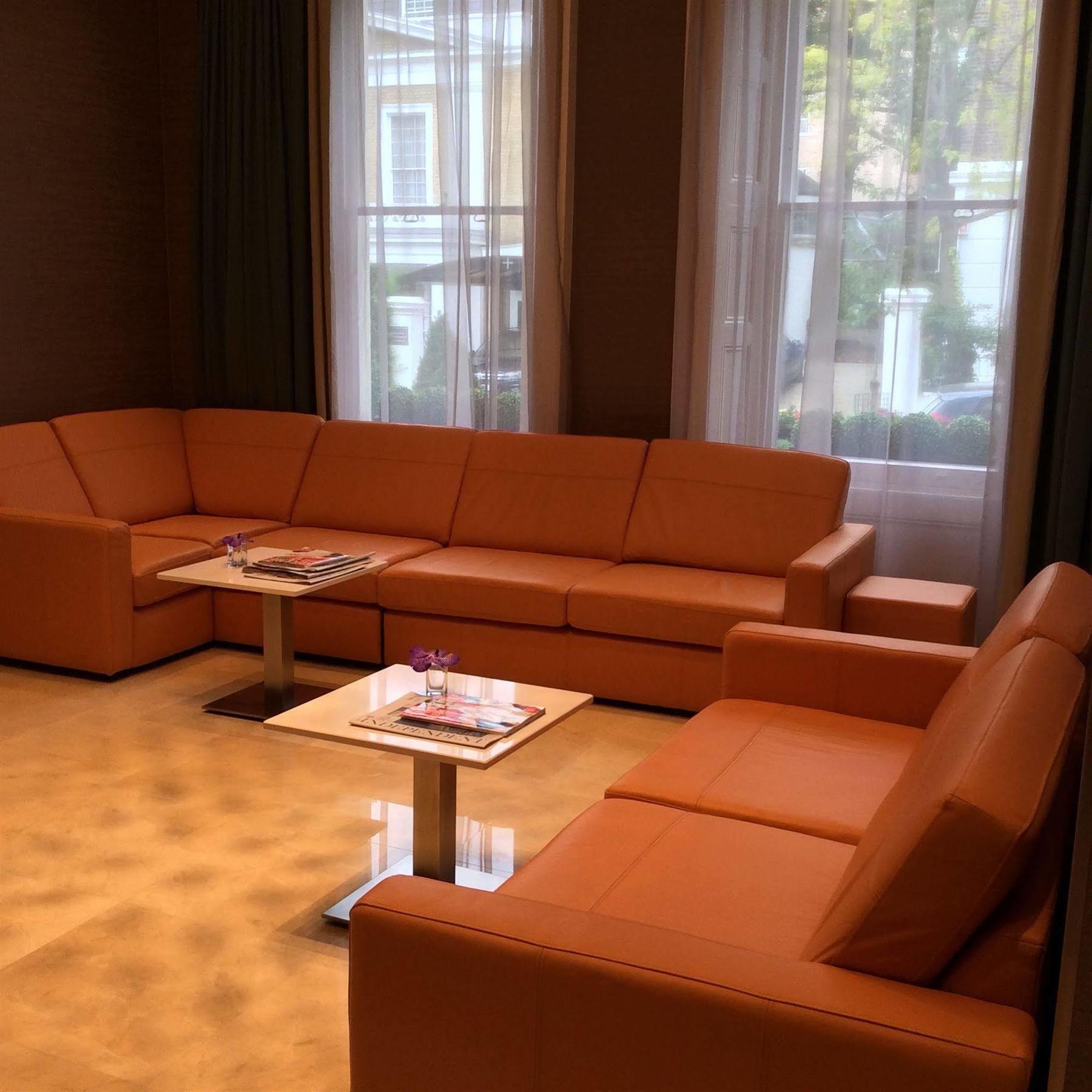 Park Grand London Lancaster Gate Ξενοδοχείο Εξωτερικό φωτογραφία A leather sofa