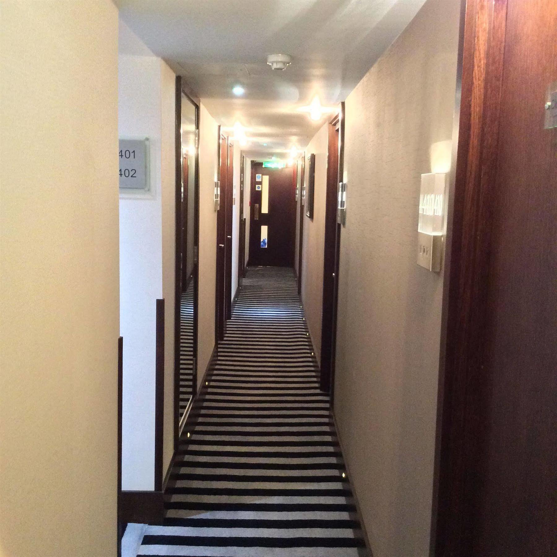 Park Grand London Lancaster Gate Ξενοδοχείο Εξωτερικό φωτογραφία A typical hotel corridor